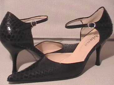 Foto: Verkauft Schuhe Frauen - ADRIANA