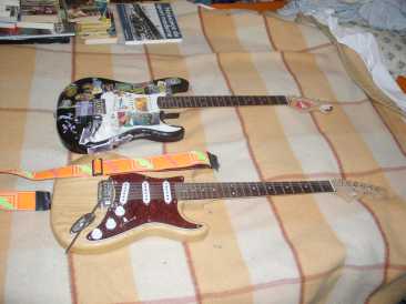 Foto: Verkauft 2 Gitarren FENDER - TRIBUTE LEGACY