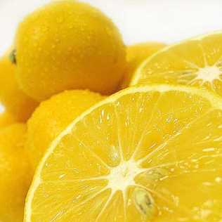 Foto: Verkauft Obst und Gemü Zitrone
