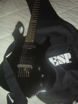 Foto: Verkauft 2 Gitarren ESP - FENDER STRATOCASTER