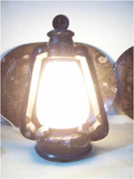 Foto: Verkauft Fußbodenlampe LAMPE EN MARBRE FOSSILES D'ERFOUD