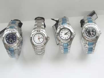 Foto: Verkauft 100 Braceletuhrn - mitn Quarzn Frauen - SPAZIO24