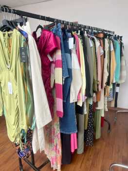 Foto: Verkauft Kleidung Frauen - NA-KD TOPSHOP PREMIUM