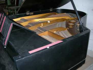 Foto: Verkauft Stutzflügelklavier JULIUS BLUTHNER - PIANO COLA