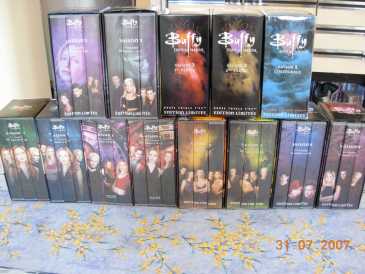 Foto: Verkauft 13 VHS TV-Serien - Science Fiction - BUFFY CONTRE LES VAMPIRES - JOSS WHEDON