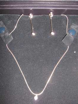 Foto: Verkauft Kostbares Juwel Mit Diamanten - Frauen