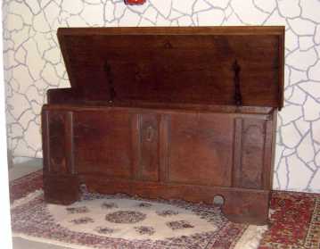 Foto: Verkauft Möbel BAROCKTRUHR UM 1700 JHD. - ORIGINAL EICHE GEWACHST,NEU RESTAURIERT