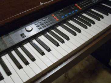 Foto: Verkauft Klaviere und Synthesatore